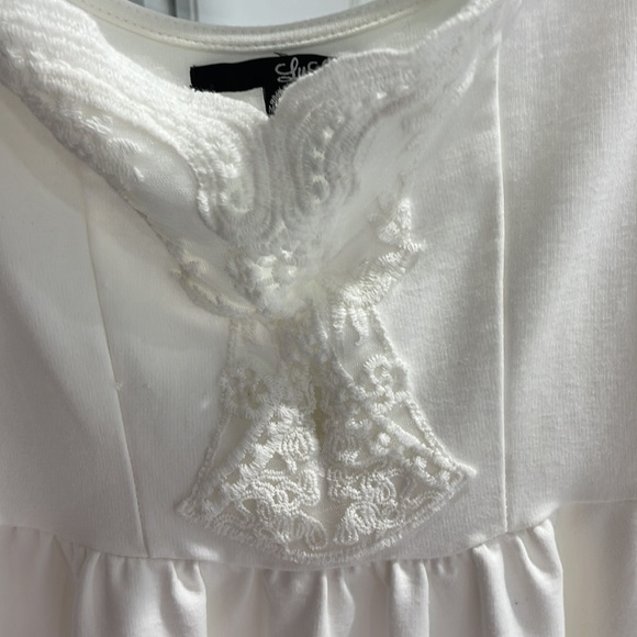 Beautiful Lulu’s white dress size small - Picture 3 of 5